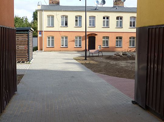 Nowe podwórka integracyjne na Stryjewskiego, 39932