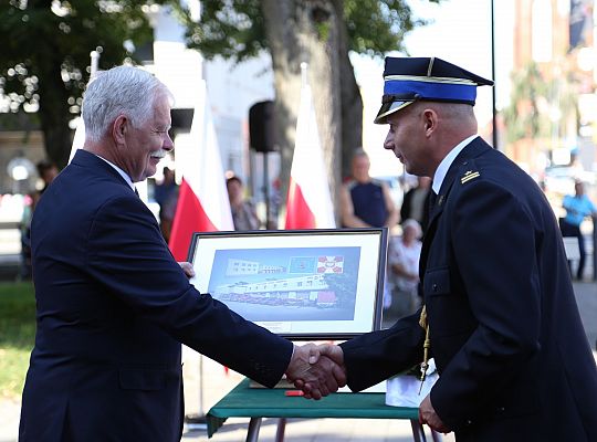 Uroczystość nadania sztandaru dla strażaków 40000