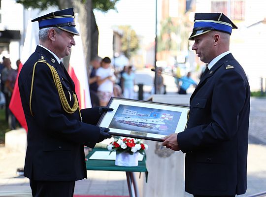 Uroczystość nadania sztandaru dla strażaków 40002