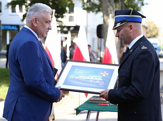 Uroczystość nadania sztandaru dla strażaków 40010