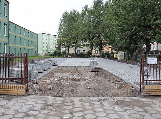 Przy Szkole Podstawowej nr 8 powstaje parking 40025