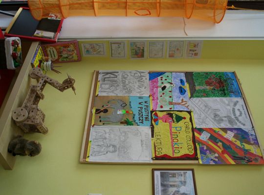 Najbardziej kolorowe okładki książek w witrynie 1370