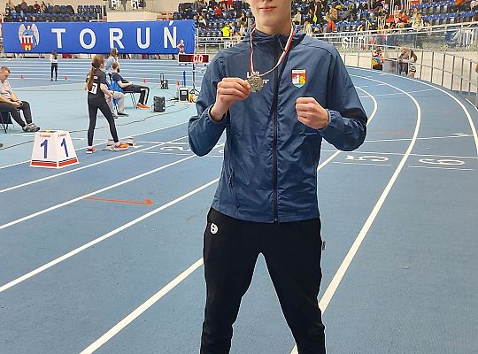 Medale młodych biegaczy w Toruniu 41831