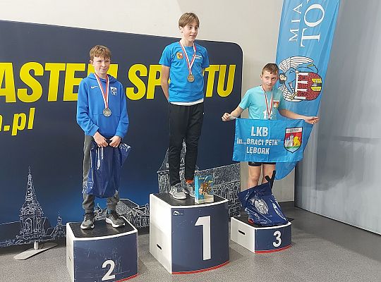 Medale młodych biegaczy w Toruniu 41828