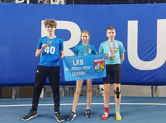 Medale młodych biegaczy w Toruniu 41837