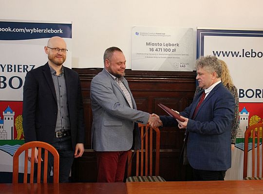 Umowy na budowę 10 dróg w dzielnicy „Lębork 42131