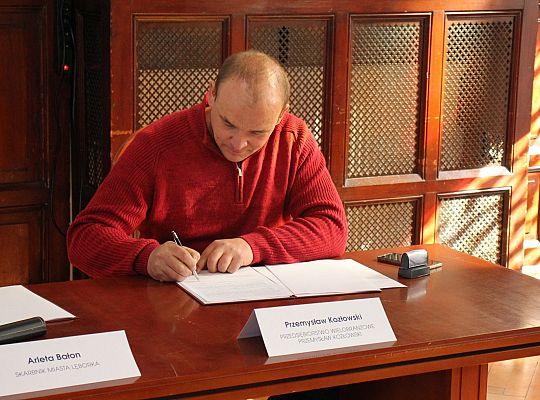 Umowy na budowę 10 dróg w dzielnicy „Lębork 42134