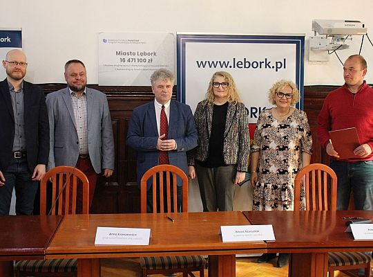 Umowy na budowę 10 dróg w dzielnicy „Lębork 42136
