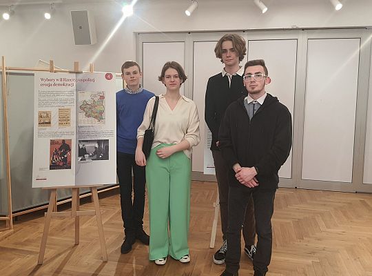 Senat RP wczoraj i dziś na wystawie w Lęborku 42332