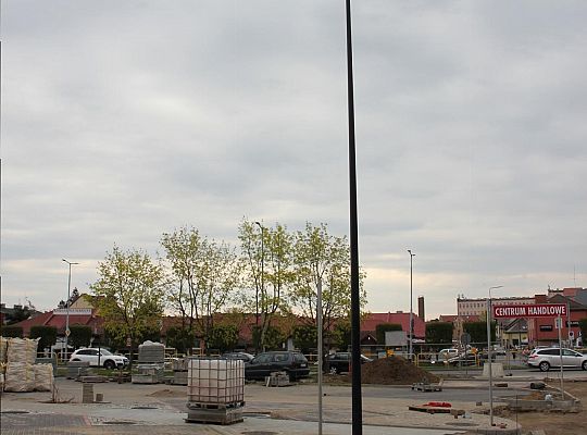 Trwa rozbudowa parkingu na zapleczu ulicy 42883