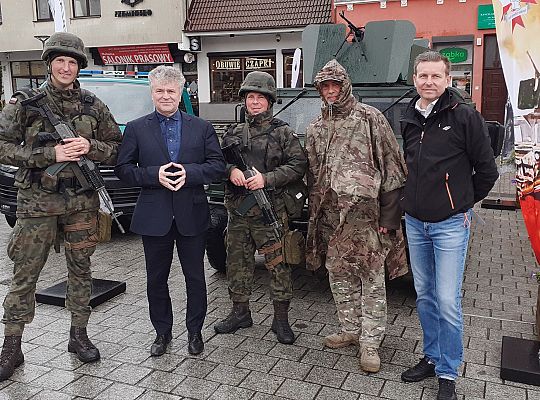 Na placu Pokoju promowali zasadniczą służbę 43089