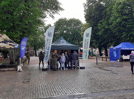 Na placu Pokoju promowali zasadniczą służbę 43095