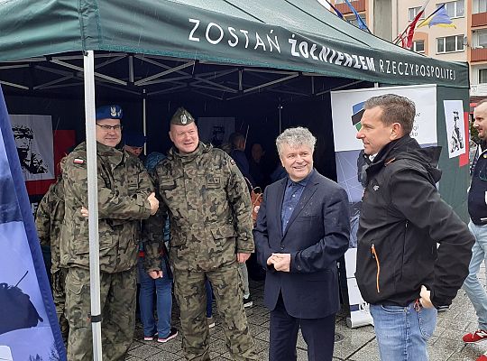 Na placu Pokoju promowali zasadniczą służbę 43099