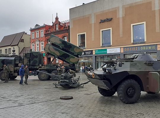 Na placu Pokoju promowali zasadniczą służbę 43091
