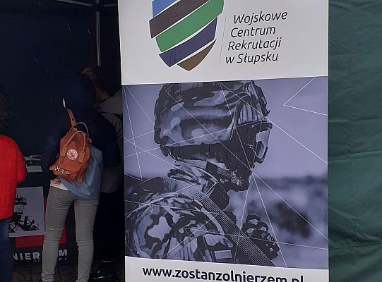 Na placu Pokoju promowali zasadniczą służbę 43092