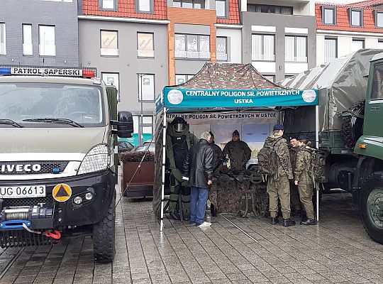 Na placu Pokoju promowali zasadniczą służbę 43094