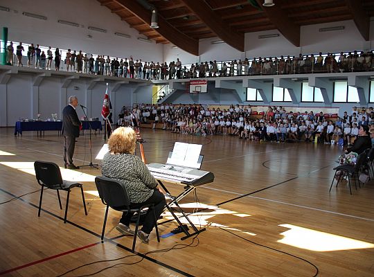 Uczniowie „Siódemki” uroczyście zakończyli rok 43862