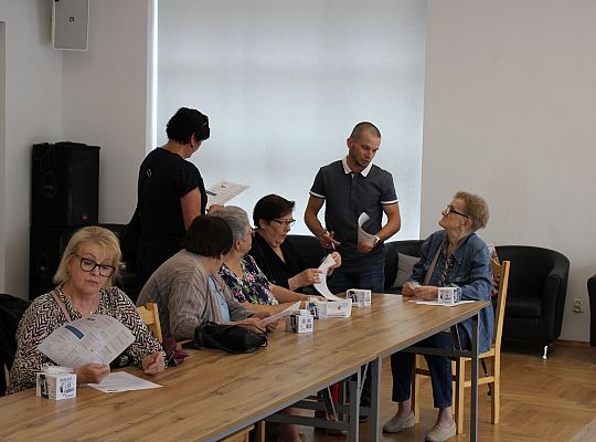 „Opaski bezpieczeństwa” trafiły do seniorów 44083
