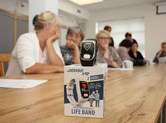 „Opaski bezpieczeństwa” trafiły do seniorów 44088