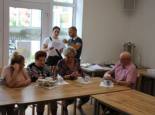 „Opaski bezpieczeństwa” trafiły do seniorów 44089