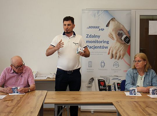 „Opaski bezpieczeństwa” trafiły do seniorów 44079