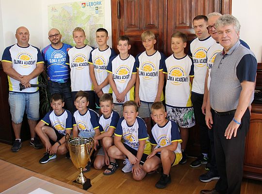 Burmistrz pogratulował zdolnym siatkarzom i ich 45137