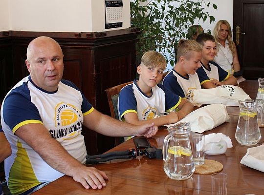 Burmistrz pogratulował zdolnym siatkarzom i ich 45143