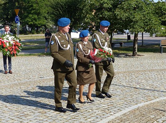 Kwiaty w Święto Wojska Polskiego 45152