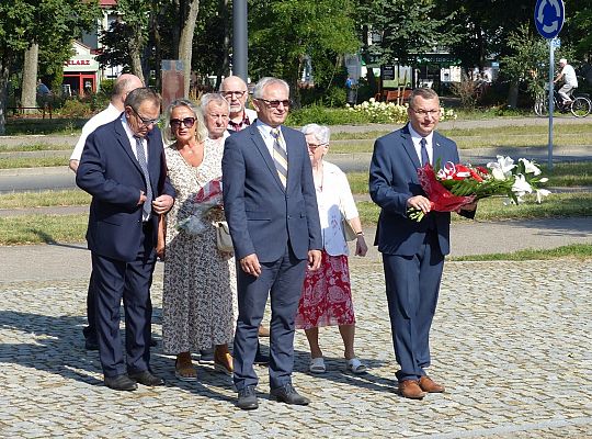 Kwiaty w Święto Wojska Polskiego 45165