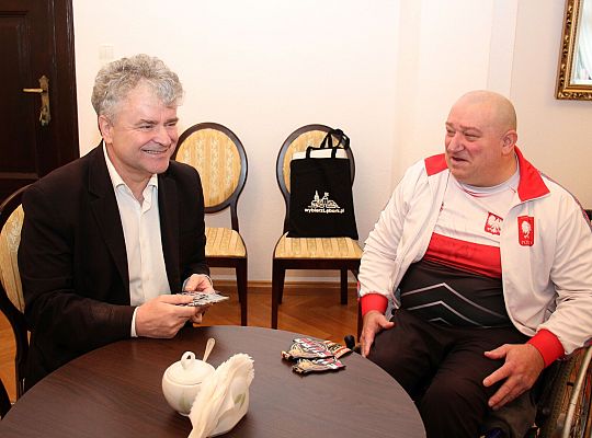 Dariusz Gabrynowicz z medalem Burmistrza Lęborka 46130