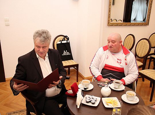 Dariusz Gabrynowicz z medalem Burmistrza Lęborka 46135