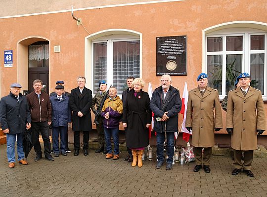 Zapłonęły znicze pod tablicą Polskiej Rady Ludowej 46240