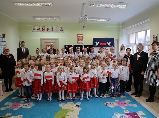 Przedszkolaki odśpiewały hymn 46242