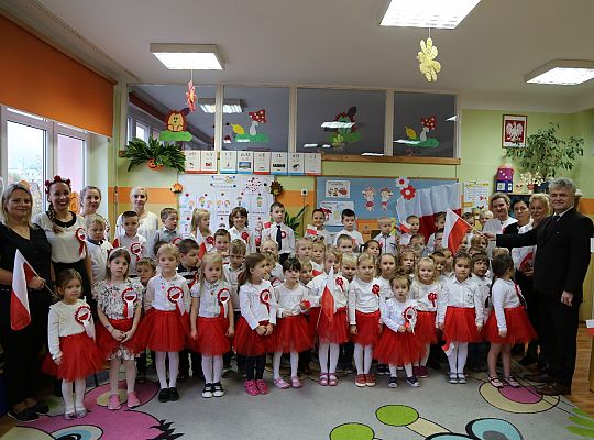 Przedszkolaki odśpiewały hymn 46243