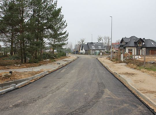 Wylewają asfalt na ulicach dzielnicy „Lębork 46604