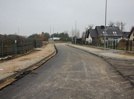 Wylewają asfalt na ulicach dzielnicy „Lębork 46605