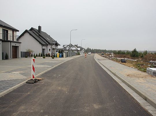 Wylewają asfalt na ulicach dzielnicy „Lębork 46607