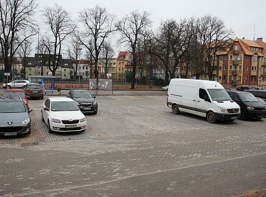 Nowy parking przy ul. Konopnickiej i Alei Wolności 46887
