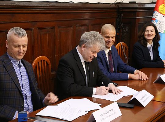 Umowy na rewitalizację otoczenia Lęborskiego Węzła 47171