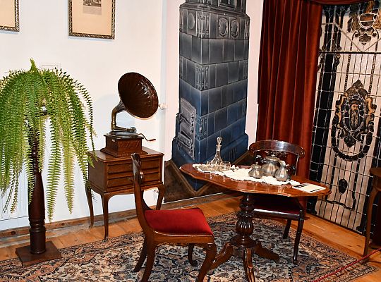 „Z podziemi na salony…” Nowa wystawa w Galerii 47236