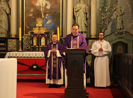 W 78. rocznicę sowieckiej zbrodni na plebani 47341