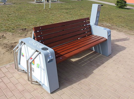 Solarna ławka i samoobsługowa stacja rowerowa 47553
