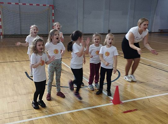 Przedszkolny piknik na sportowo w SP7 47808