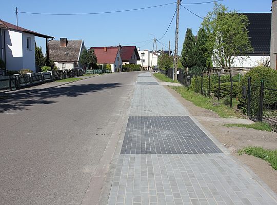 Nowy chodnik przy ulicy Komuny Paryskiej 48516