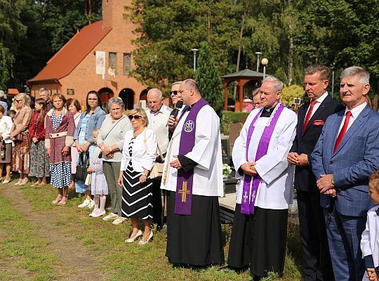 W hołdzie bohaterom i ofiarom wojny 51132