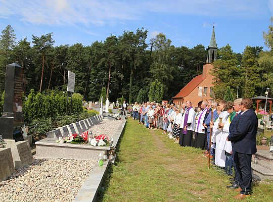 W hołdzie bohaterom i ofiarom wojny 51134