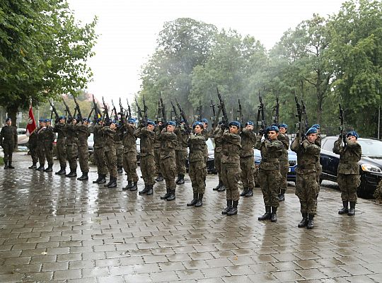 W hołdzie bohaterom i ofiarom wojny 51088