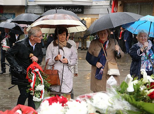 W hołdzie bohaterom i ofiarom wojny 51099