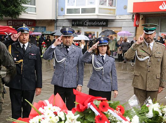 W hołdzie bohaterom i ofiarom wojny 51105