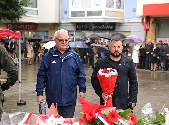 W hołdzie bohaterom i ofiarom wojny 51110